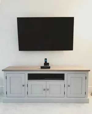 Oak Shaker TV Cabinet